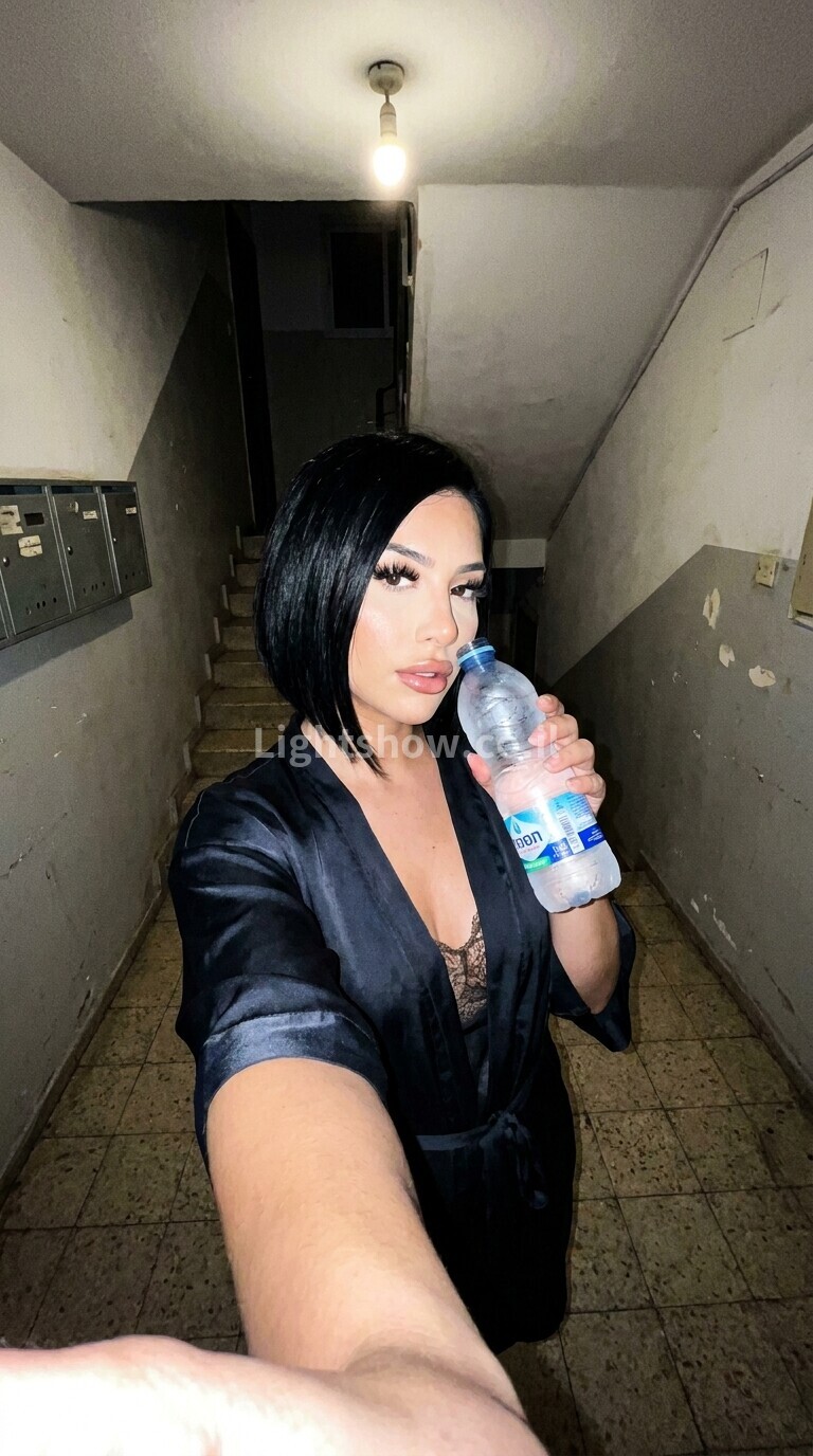 כוסית • בירושלים ובית שמש • תמונה אמיתית • חשפניות למסיבת רווקים • אליה
